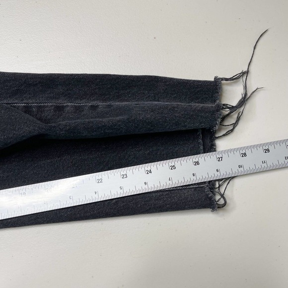 Levi's‎ Wedgie Straight Ripped Denim Jeans Sz 29 Black High Rise Pockets Raw Hem - Picture 11 of 12